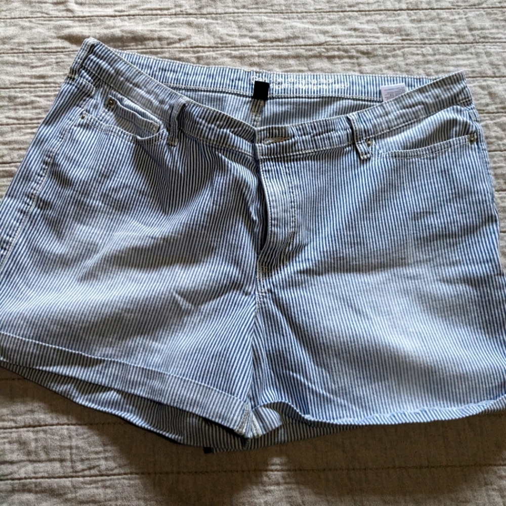Super cute and comfy striped denim shorts